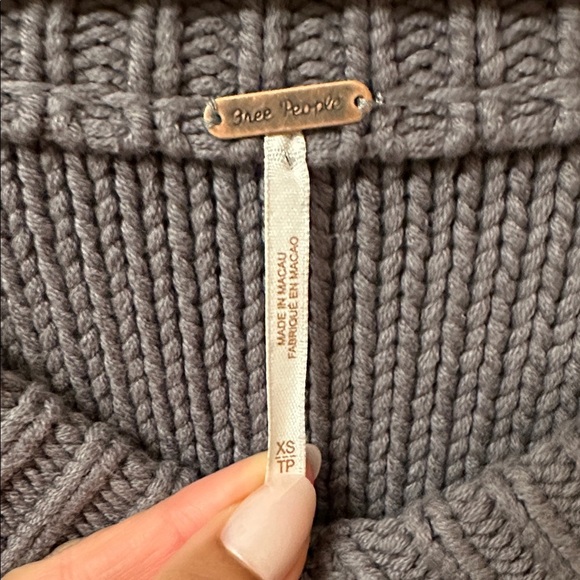 Free People Alli V Neck Knit Sweater Grey XS Oversized - Picture 9 of 9